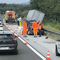 tragična prometna nesreča Slovenec z vlačilcem povozil moškega na odstavnem pasu