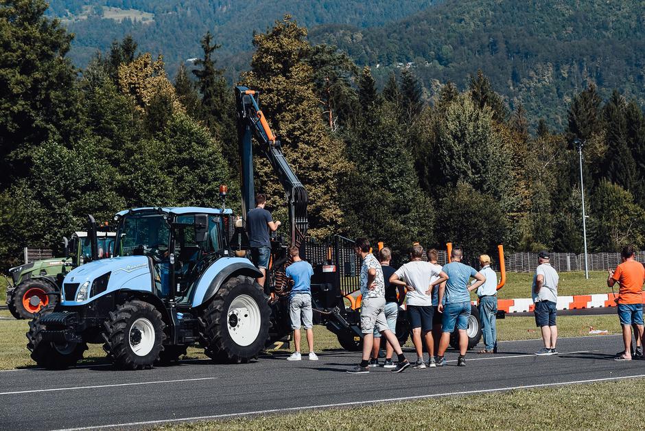 Varna vožnja s traktorjem | Avtor: Zavarovalnica Triglav