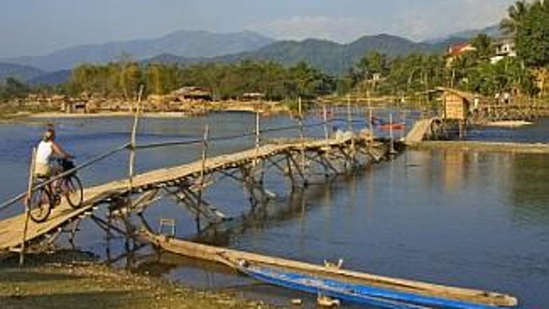 V Laos prihaja vse več popotnikov, cene so še nižje kot na sosednjem Tajskem, a 