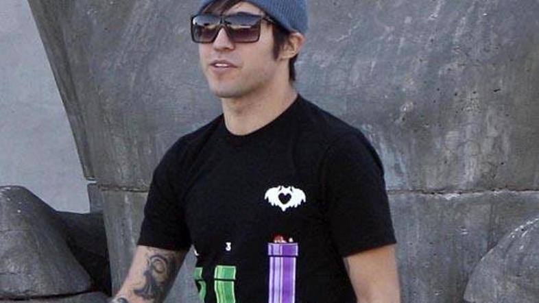 Pete Wentz trpi za hudo paranojo.