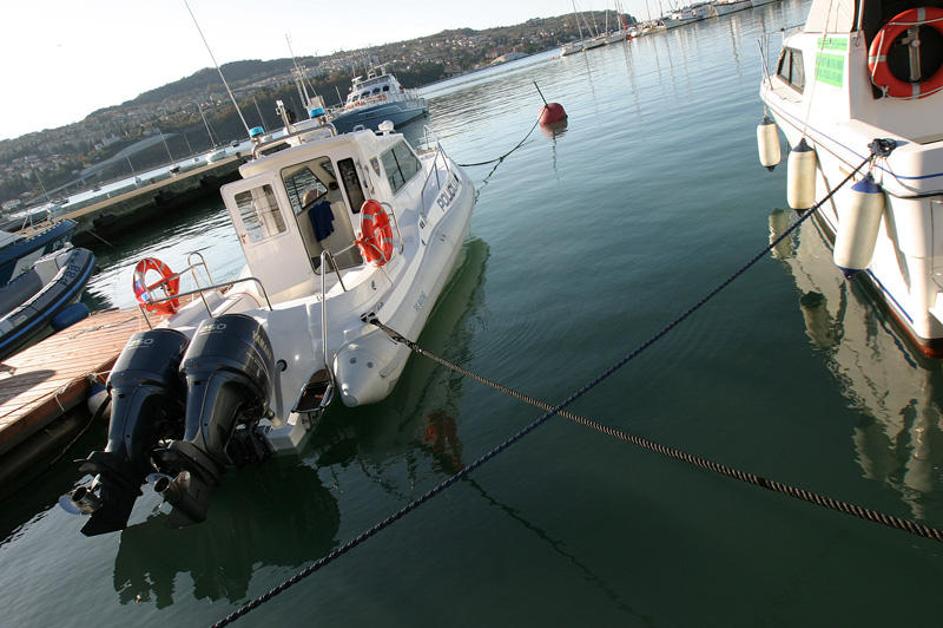 Policijski čoln Leader RM 850