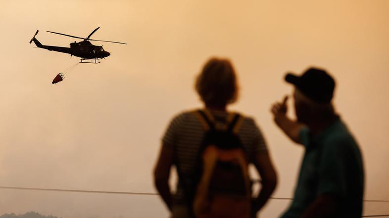 helikopter požar Kras