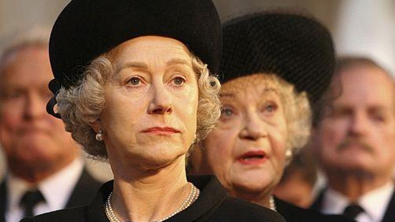 Helen Mirren kot stoična britanska kraljica.