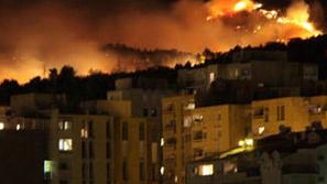 Fotografija priča, kako ogrožena je bila Makarska pred požarom.