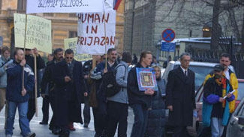 V Društvu izbrisanih prebivalcev Slovenije so opozorili, da je tretjina nezakoni