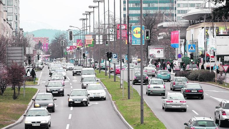 Naslednje leto na Dunajski cesti še zagotovo ne bodo porušili 14 hiš, da bi jo l