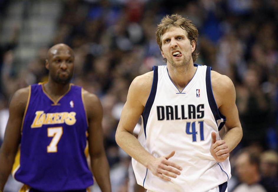 Dirk Nowitzki bo v Dallasu ostal še štiri leta. (Foto: Reuters)