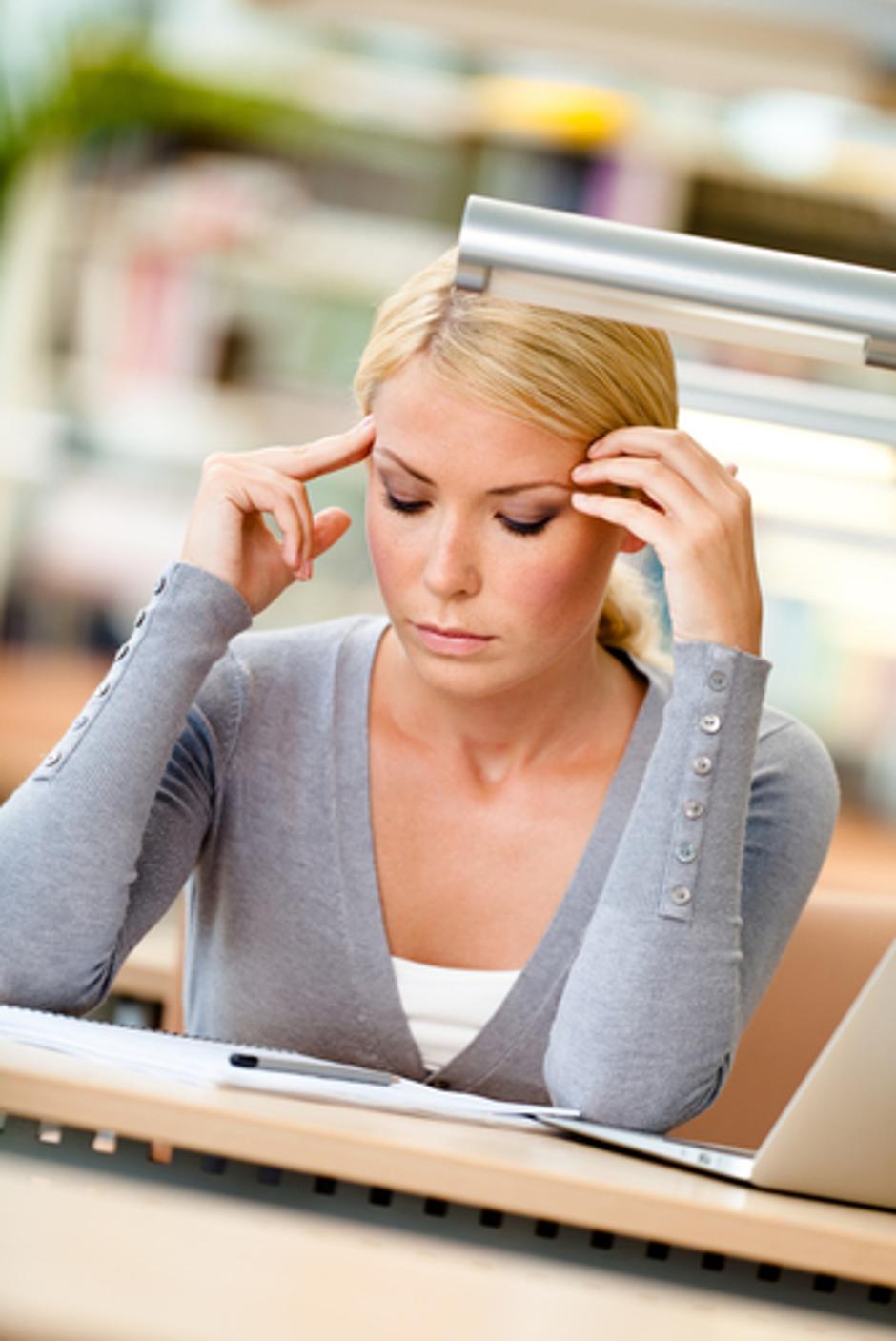 Ženska glavobol | Avtor: Shutterstock