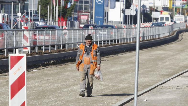 Danes opoldne bo Ptujsko cesto pregledala komisija, nato pa bo Cestno podjetje M