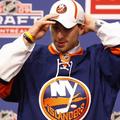 John Tavares si je takole na glavo posadil čepico moštva NY Islanders.