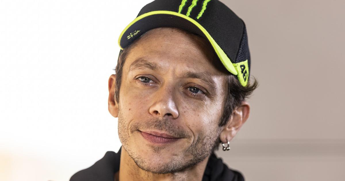 Valentino Rossi su una nuova macchina da corsa