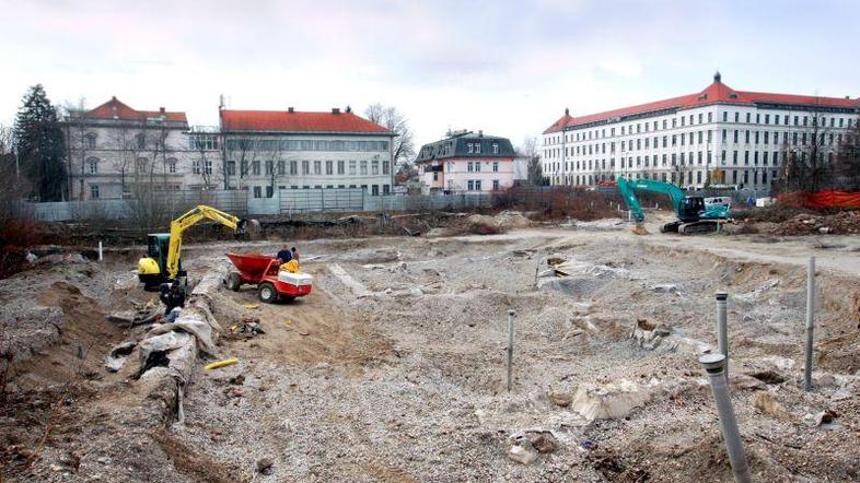 Gradbišče, na katerem bo nekoč stal NUK II.(Foto: Boštjan Tacol)