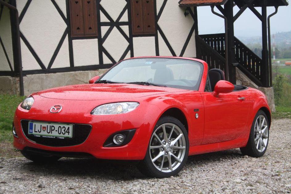 Mazda MX-5 ostaja zvesta svojemu namenu, uživati v vožnji z ljudskim roadsterjem