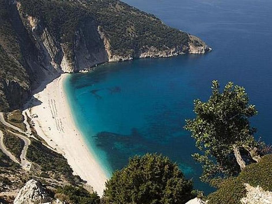 Plaža Myrtos na grškem otoku Kefalonija je morda najbolj "dramatična" plaža v Io