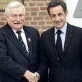 Nicholas Sarkozy in nagrajenec, bivši poljski predsednik Lech Walesa.