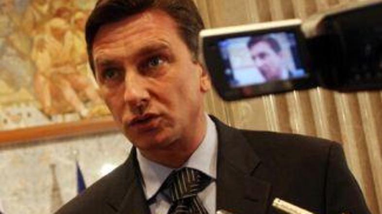 Pahor je dobil oster odgovor na pismo Janši.