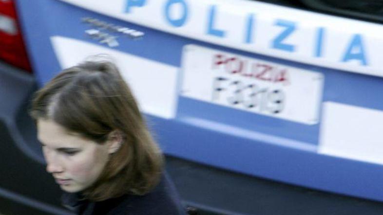 Osumljenka Amanda Knox trdi, da jo je policija pretepla.