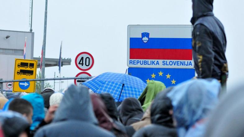 Begunci pred slovensko mejo