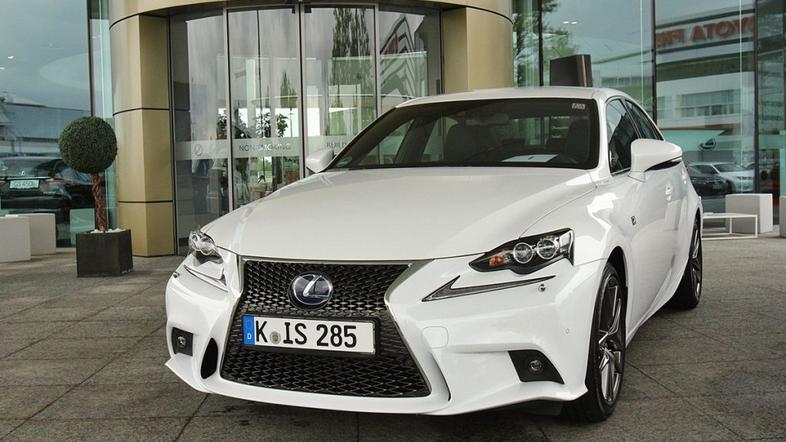 Lexus IS