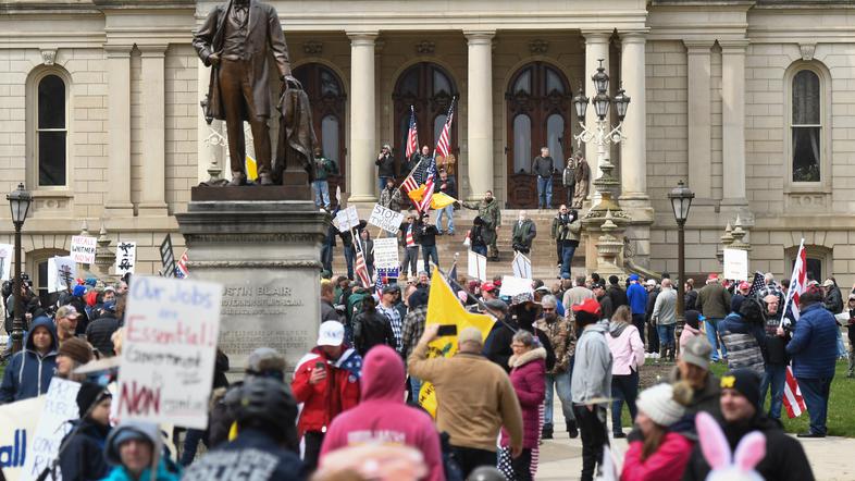 Protesti proti ukrepom ostani doma