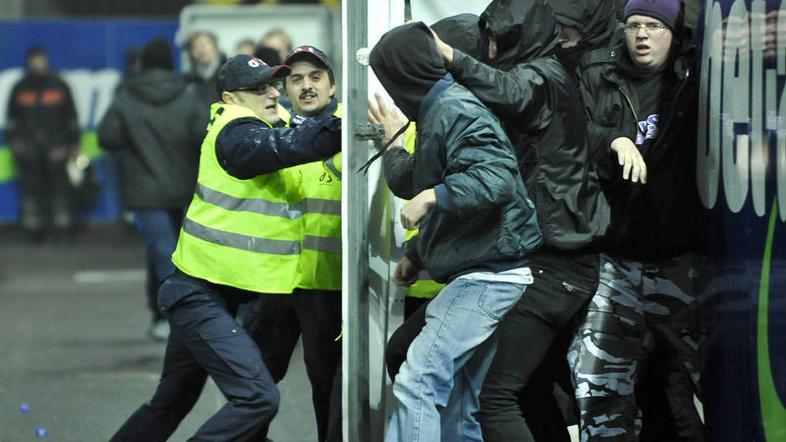 Lanskoletni prizori z nogometne tekme Rapida na Dunaju. (Foto: EPA)