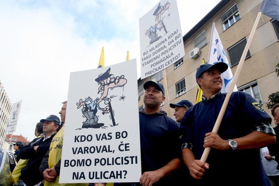 protest, poklicni delavci, policisti