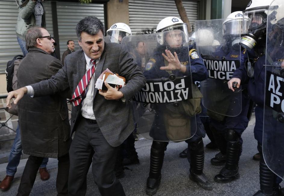 Atene, protesti, policija