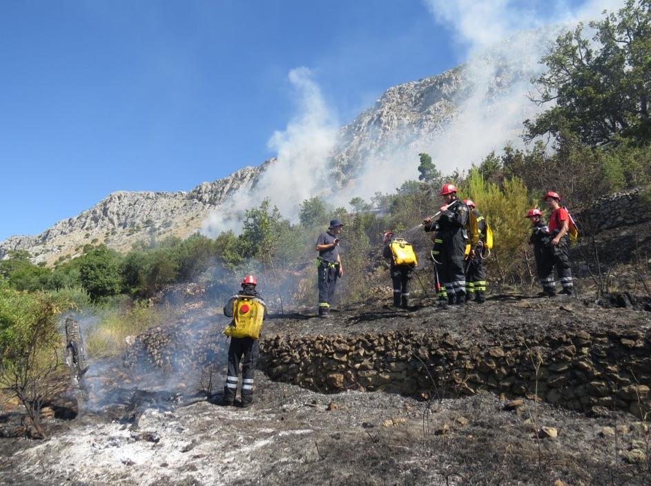 požar Omiš gasilci ogenj