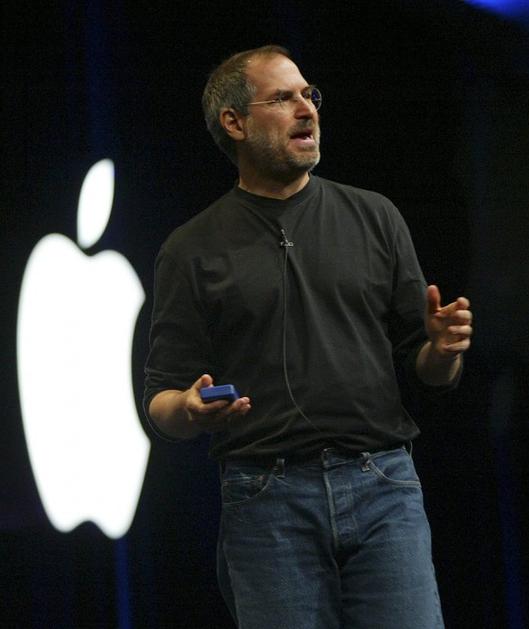 Steve Jobs pred boleznijo leta 2003.
