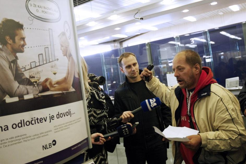 Protest proti kapitalizmu pred NLB.