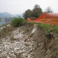 Sava je spodjedla brežino in razkrila kanalizacijo. (Foto: Nada Černič Cvetanovs