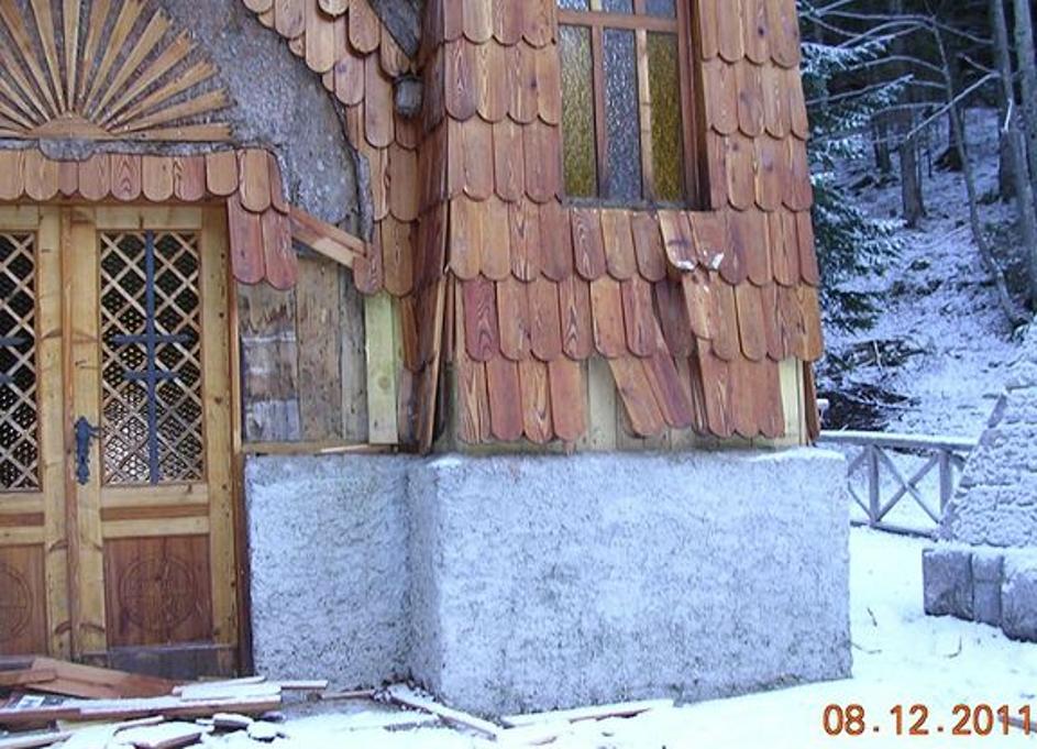 Poškodovana ruska kapelica