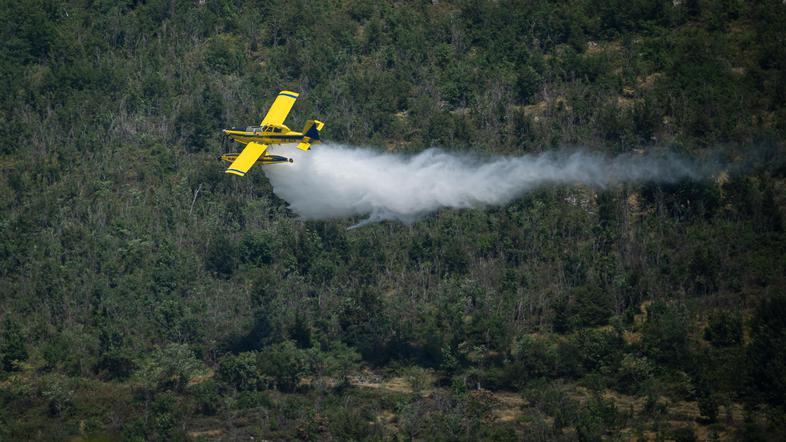 požar na Krasu air tractor