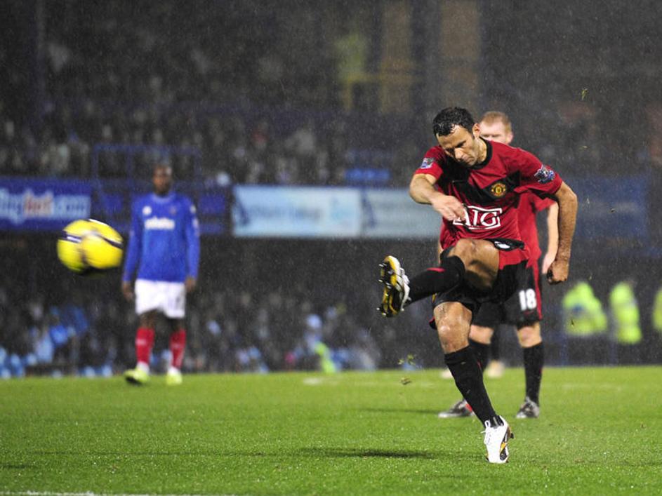 Ryan Giggs bo do nadaljnega na bolniški. (Foto: Reuters)