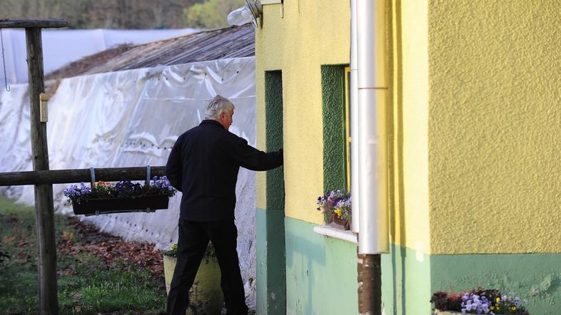 Nekaj delavcev Vrtnarstva Celje je tudi včeraj  navsezgodaj zjutraj zaman čakalo