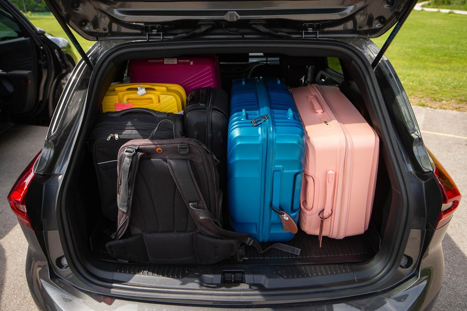 Ford družinski avto primerjava nalaganje prtljage | Avtor: Anže Petkovšek