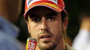 Zdaj je uradno – Fernando Alonso bo pri Ferrariju dirkal (vsaj) tri sezone.