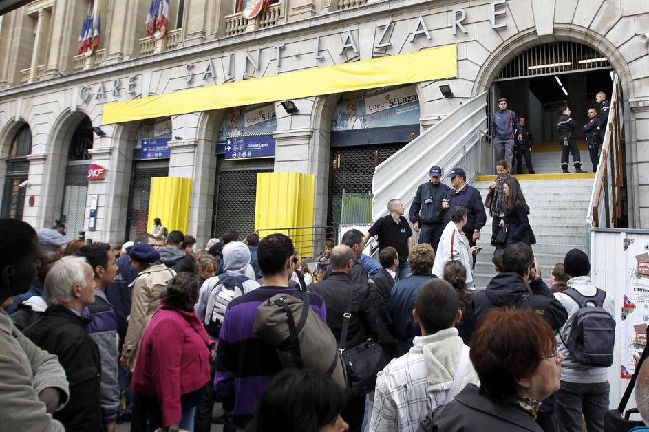 Saint-Lazare, železniška postaja, Pariz, bomba, bombni preplah