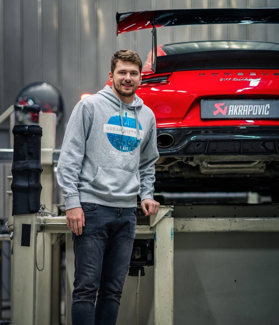 Luka Dončić pripeljal porsche 911 turbo S na dodelavo v tovarno Akrapovič | Avtor: lukadoncic.com