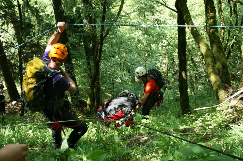 Vaja reševanja ponesrečenega jamarja iz Šimnovega brezna pri Gorjah.