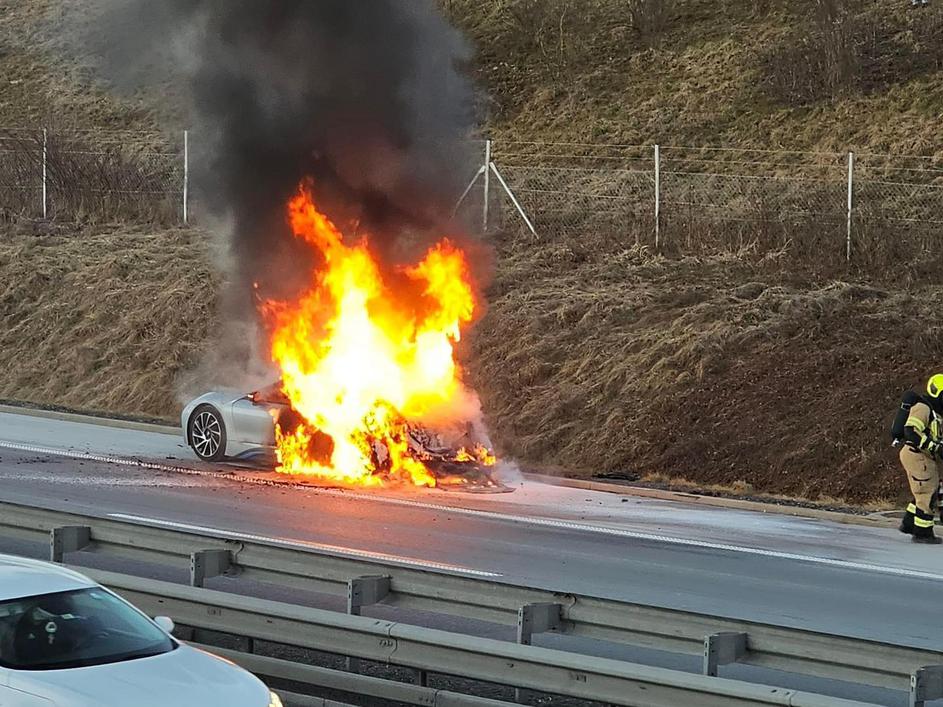 Požar na BMW i8