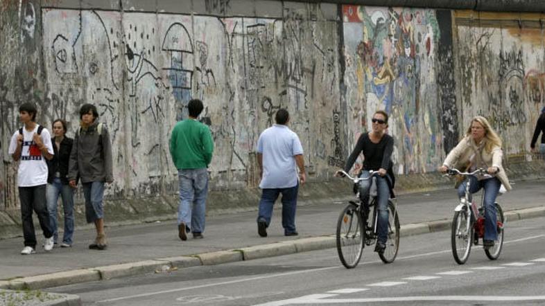 Razstava o berlinskem zidu Trenutek v Nemčiji bo na ogled do 23. novembra. FOTO: