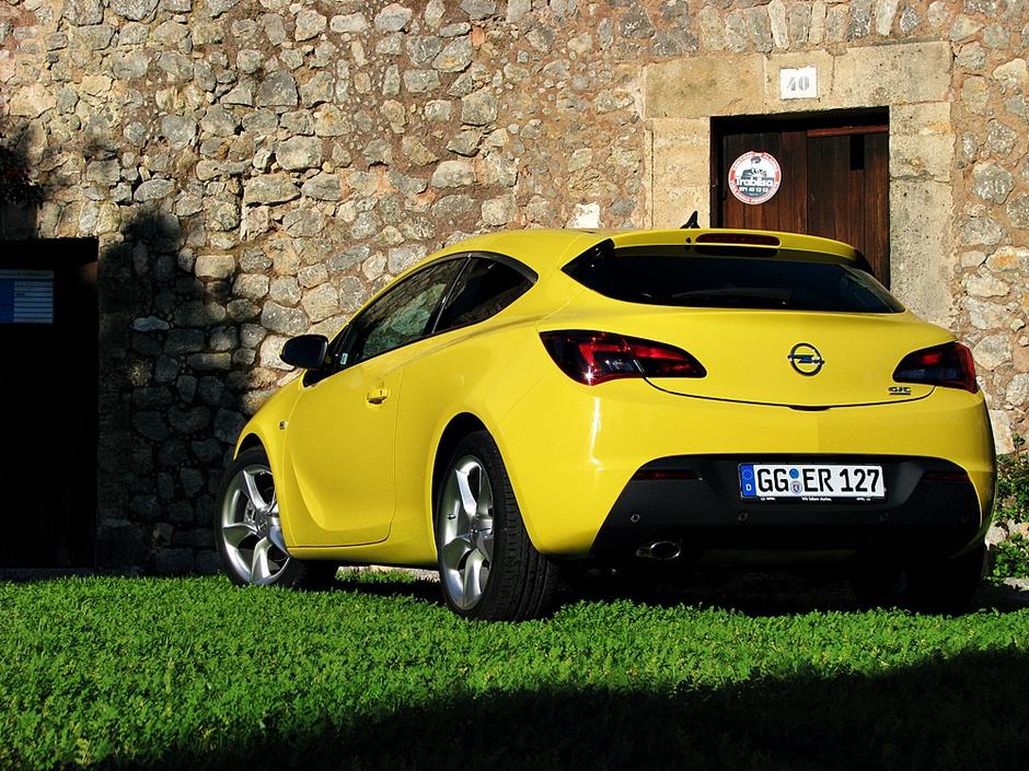 Opel astra GTC | Avtor: Andrej Leban