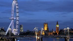 Z razglednega kolesa London Eye se lepo vidi Temza in cela silhueta mesta.